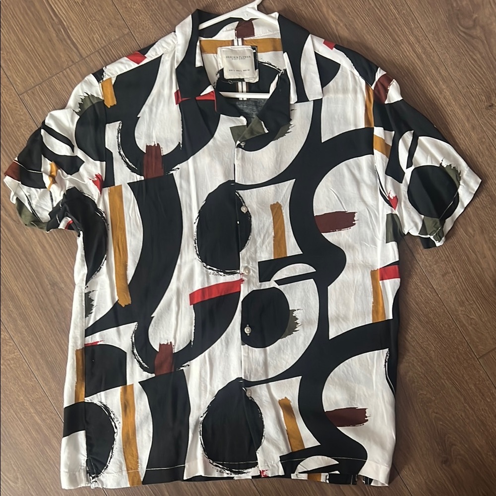 Zara Black and White Casual Button Down Shirt with Abstract Design